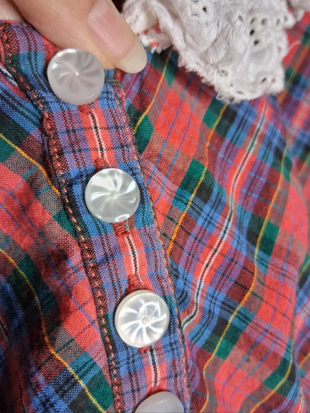 Monalisa Vintage Plaid Button Front Top with Lace Collar Size Small - Picture 6 of 8